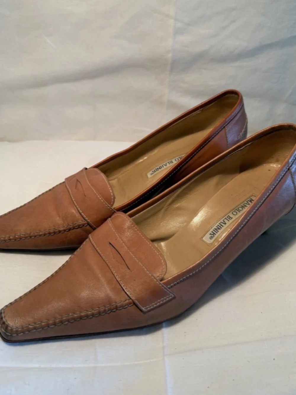 Vintage Pink Manolo Blahnik Oxford Pointed Toe Kitten Heels